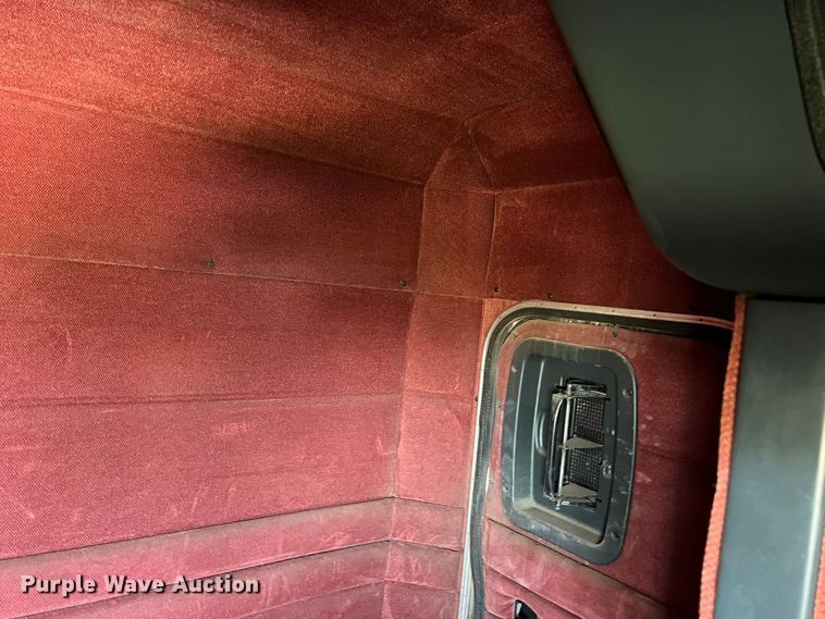 image for item DJ7652 1996 Peterbilt 379  semi truck