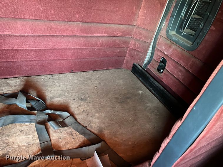 image for item DJ7652 1996 Peterbilt 379  semi truck