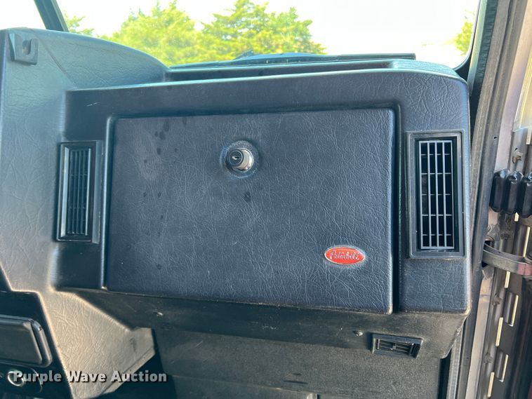 image for item DJ7652 1996 Peterbilt 379  semi truck