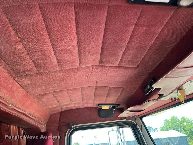 image for item DJ7652 1996 Peterbilt 379  semi truck