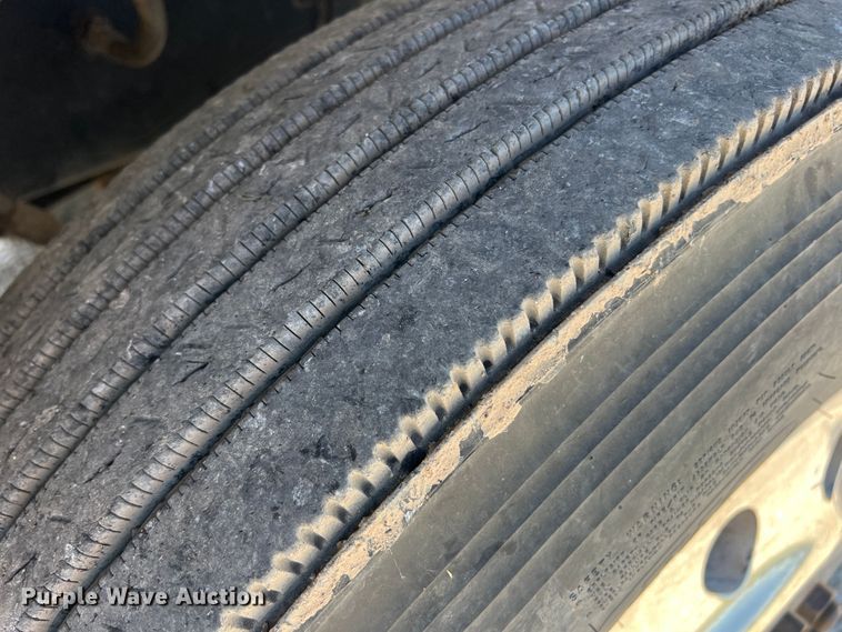 image for item DJ7652 1996 Peterbilt 379  semi truck