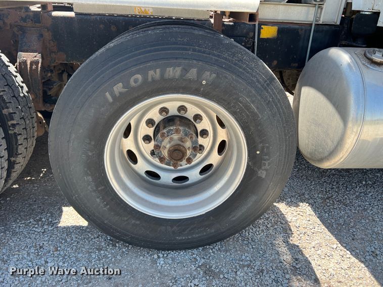 image for item DJ7652 1996 Peterbilt 379  semi truck