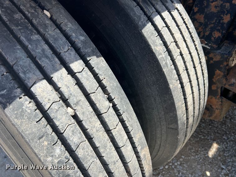 image for item DJ7652 1996 Peterbilt 379  semi truck