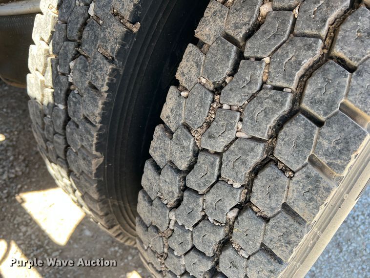 image for item DJ7652 1996 Peterbilt 379  semi truck