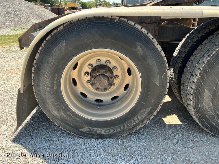 image for item DJ7652 1996 Peterbilt 379  semi truck