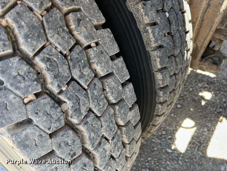 image for item DJ7652 1996 Peterbilt 379  semi truck