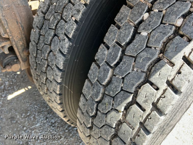 image for item DJ7652 1996 Peterbilt 379  semi truck