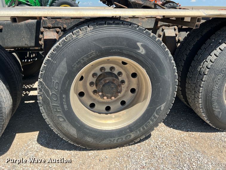 image for item DJ7652 1996 Peterbilt 379  semi truck