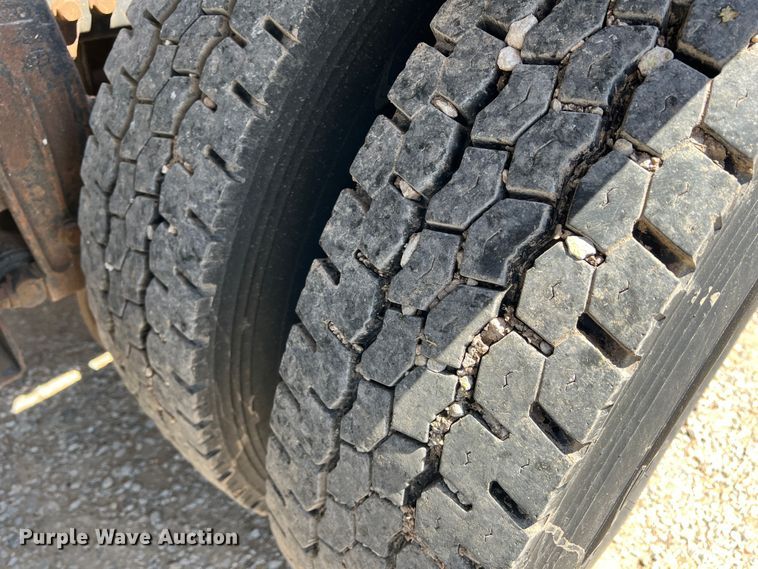 image for item DJ7652 1996 Peterbilt 379  semi truck