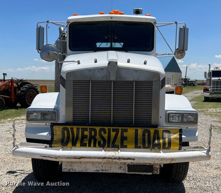 image for item DJ7653 1998 Kenworth T800  semi truck