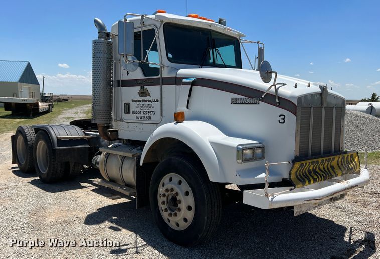 image for item DJ7653 1998 Kenworth T800  semi truck