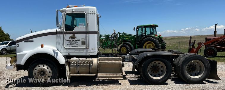 image for item DJ7653 1998 Kenworth T800  semi truck