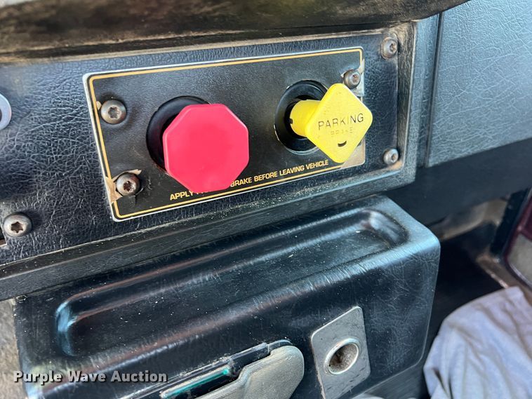 image for item DJ7653 1998 Kenworth T800  semi truck