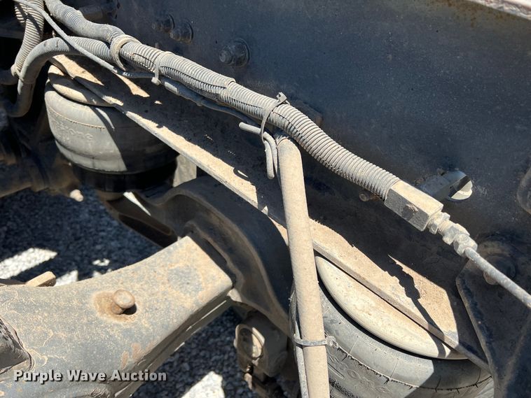 image for item DJ7653 1998 Kenworth T800  semi truck