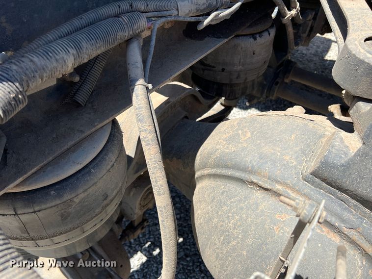 image for item DJ7653 1998 Kenworth T800  semi truck