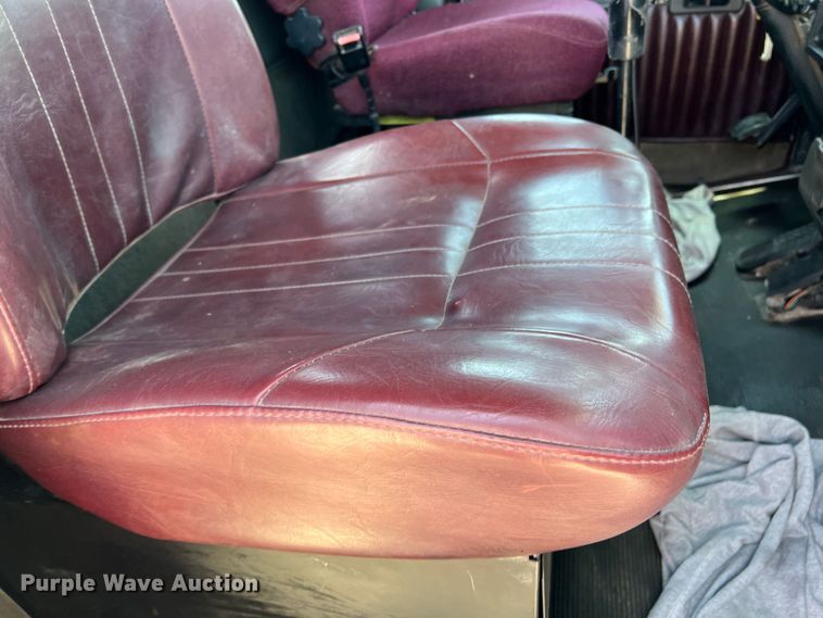 image for item DJ7653 1998 Kenworth T800  semi truck