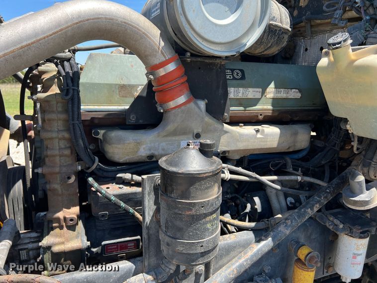 image for item DJ7653 1998 Kenworth T800  semi truck