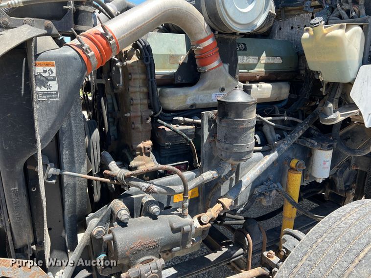 image for item DJ7653 1998 Kenworth T800  semi truck