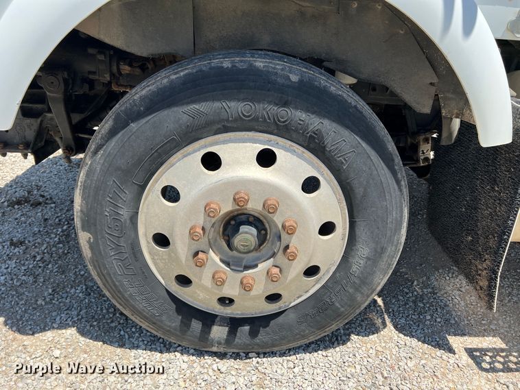 image for item DJ7653 1998 Kenworth T800  semi truck