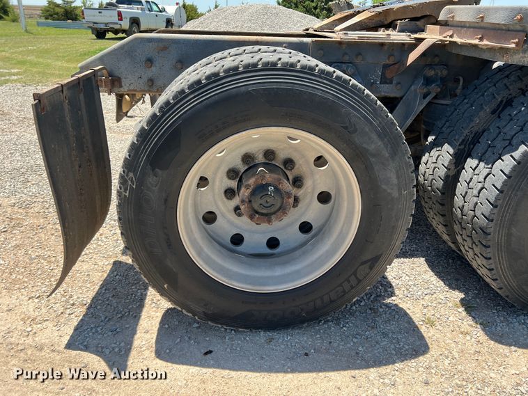 image for item DJ7653 1998 Kenworth T800  semi truck