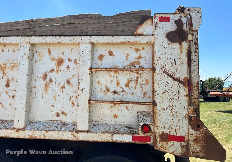 image for item DJ7657 2001 Peterbilt 378  dump truck