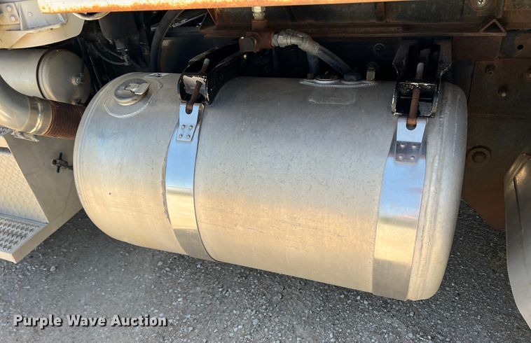 image for item DJ7657 2001 Peterbilt 378  dump truck