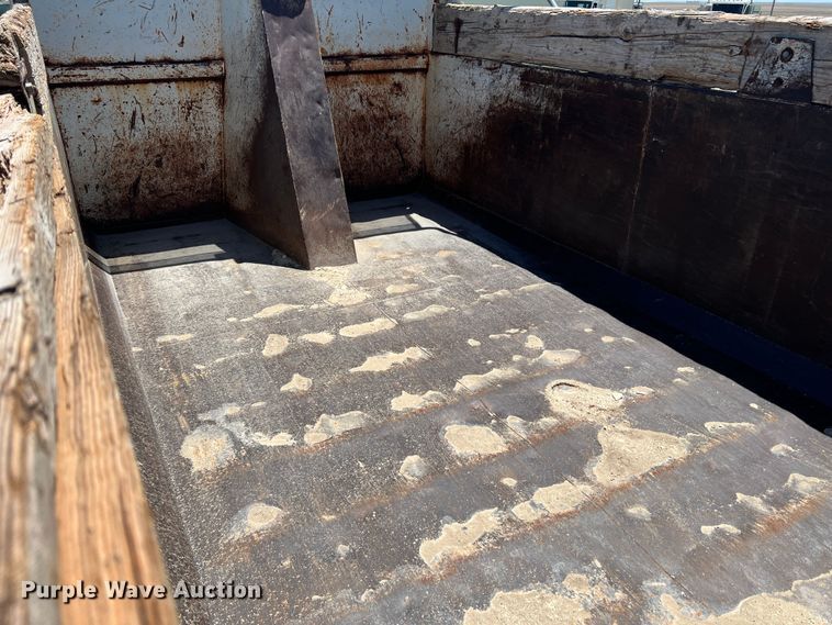 image for item DJ7657 2001 Peterbilt 378  dump truck