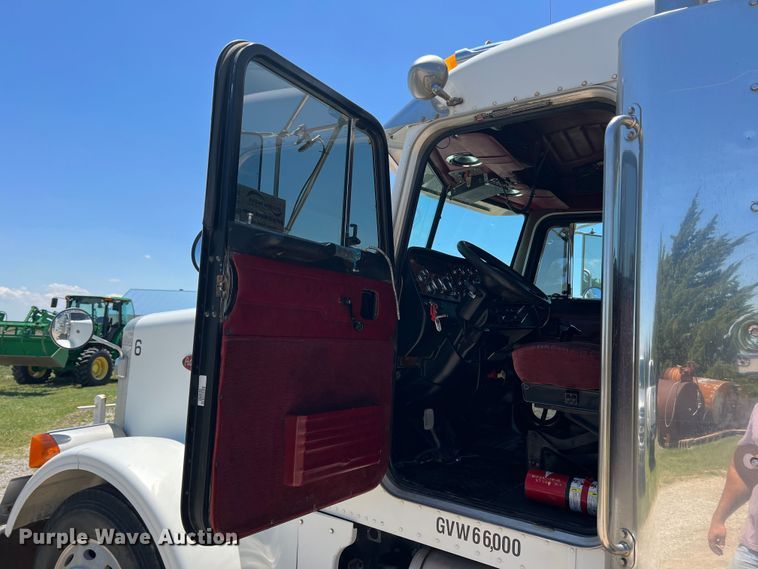 image for item DJ7657 2001 Peterbilt 378  dump truck