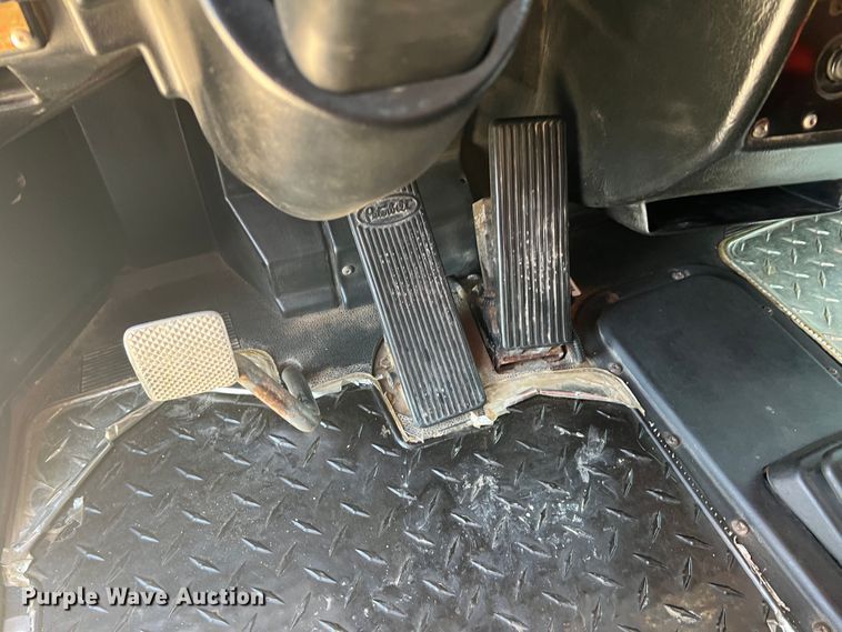 image for item DJ7657 2001 Peterbilt 378  dump truck