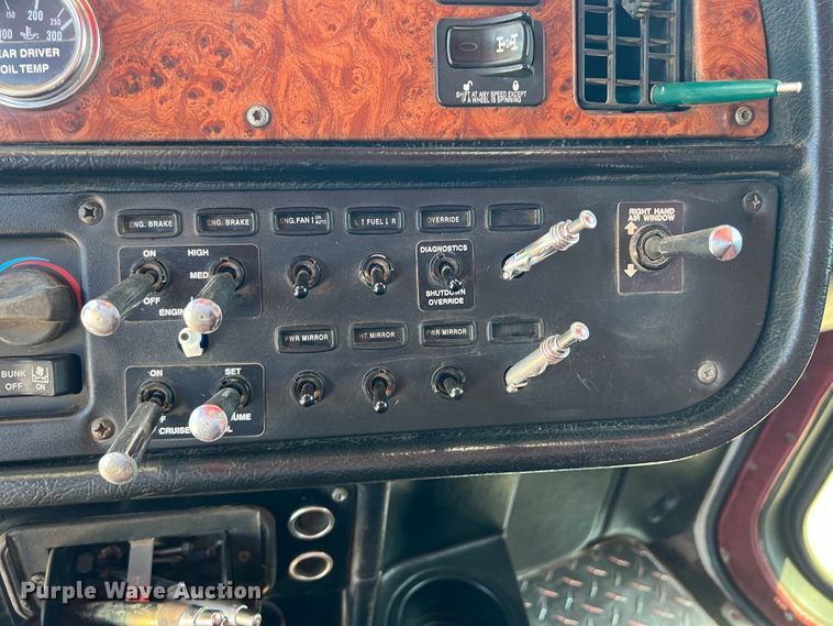 image for item DJ7657 2001 Peterbilt 378  dump truck