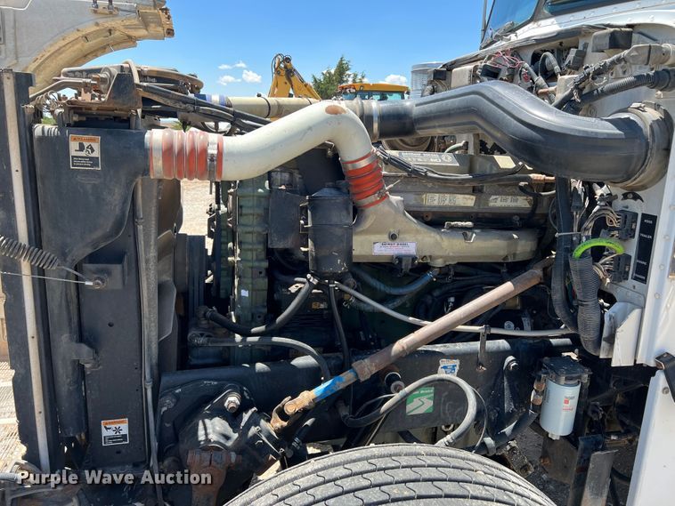 image for item DJ7657 2001 Peterbilt 378  dump truck