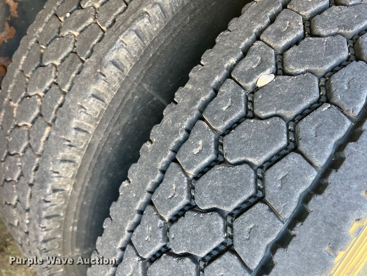 image for item DJ7657 2001 Peterbilt 378  dump truck