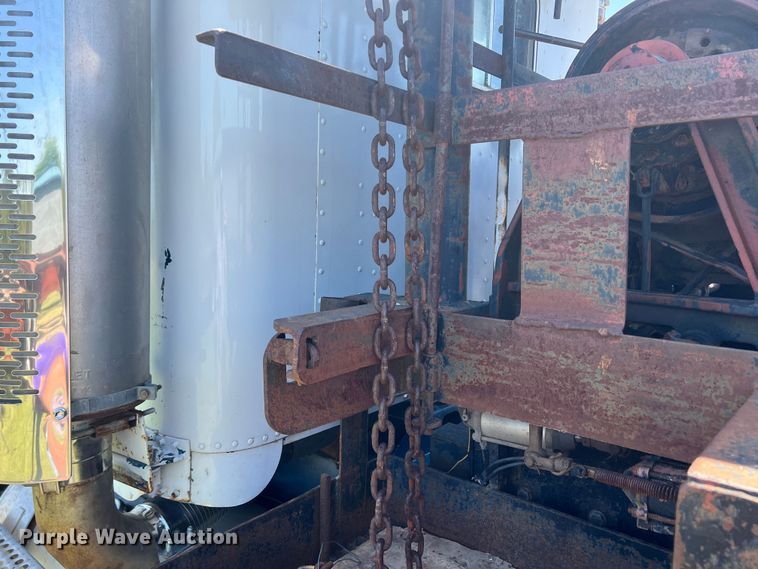 image for item DJ7658 1981 Freightliner FLC-12064-T  winch truck