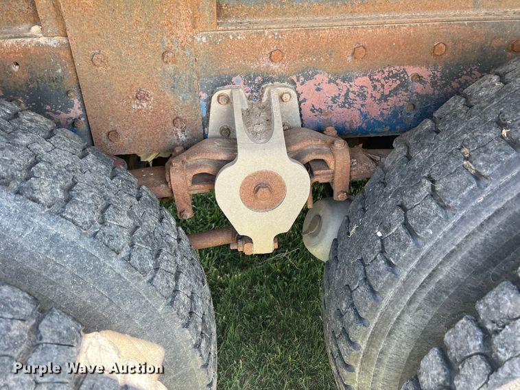 image for item DJ7658 1981 Freightliner FLC-12064-T  winch truck