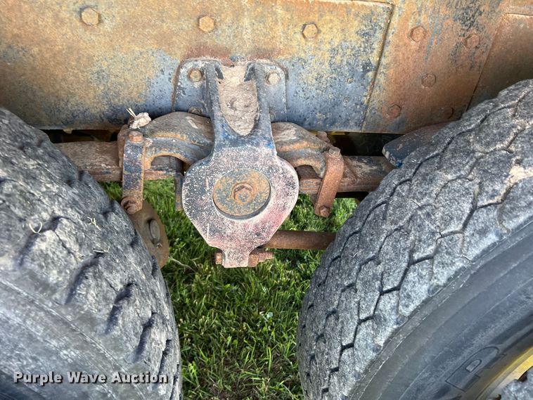 image for item DJ7658 1981 Freightliner FLC-12064-T  winch truck