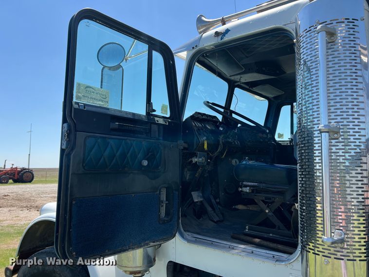 image for item DJ7658 1981 Freightliner FLC-12064-T  winch truck