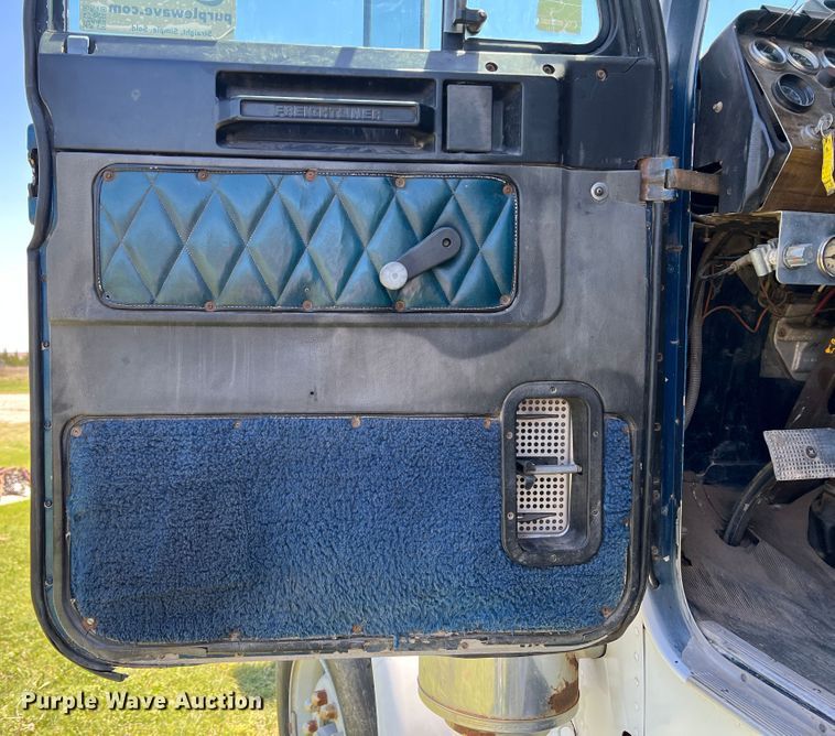 image for item DJ7658 1981 Freightliner FLC-12064-T  winch truck