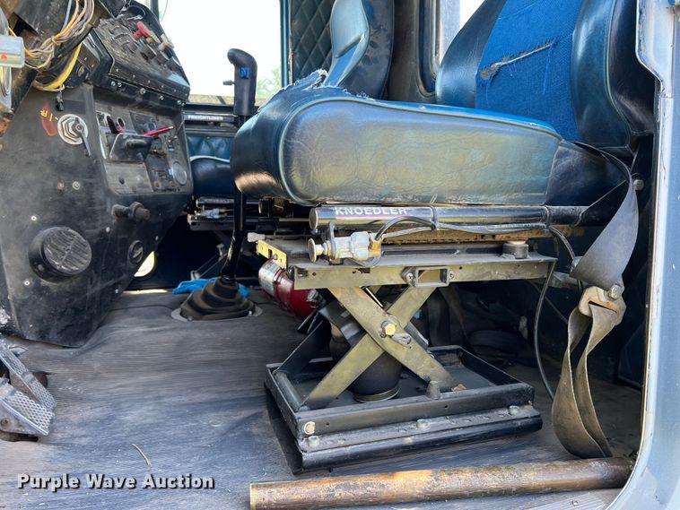 image for item DJ7658 1981 Freightliner FLC-12064-T  winch truck