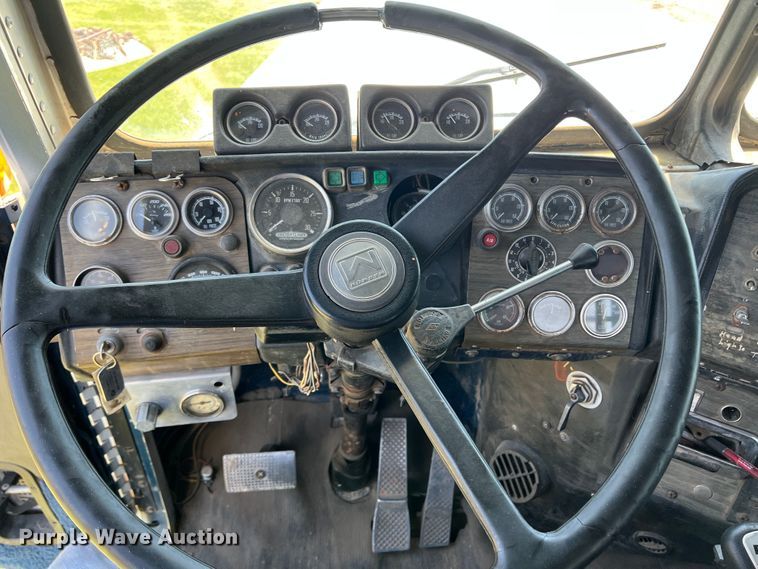 image for item DJ7658 1981 Freightliner FLC-12064-T  winch truck