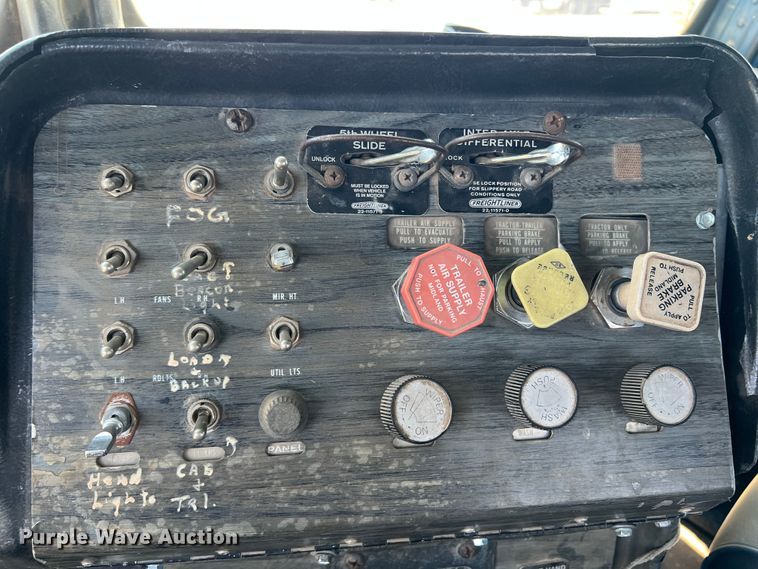 image for item DJ7658 1981 Freightliner FLC-12064-T  winch truck