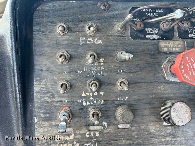 image for item DJ7658 1981 Freightliner FLC-12064-T  winch truck