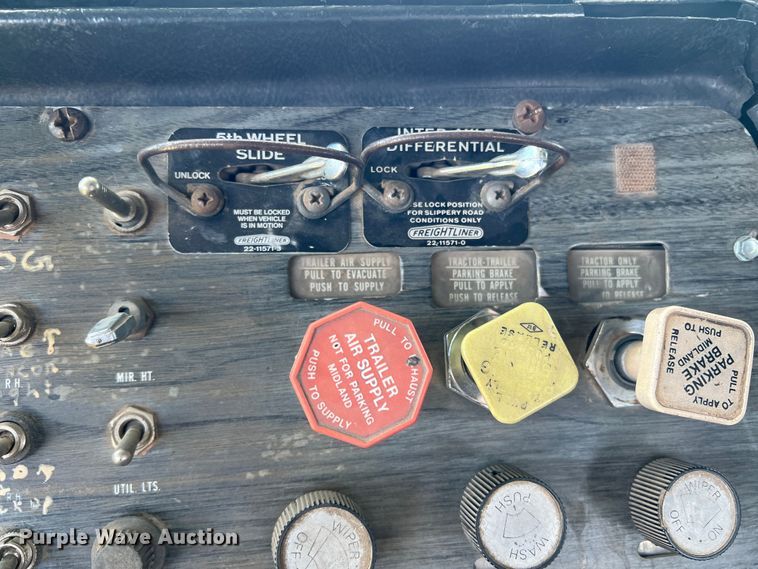 image for item DJ7658 1981 Freightliner FLC-12064-T  winch truck