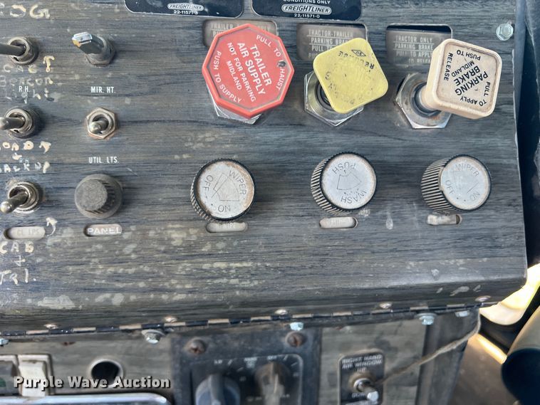 image for item DJ7658 1981 Freightliner FLC-12064-T  winch truck