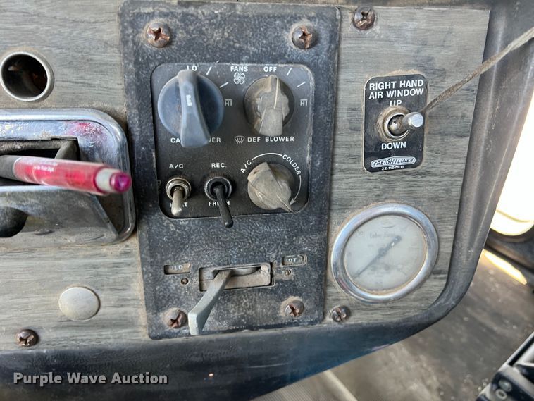 image for item DJ7658 1981 Freightliner FLC-12064-T  winch truck