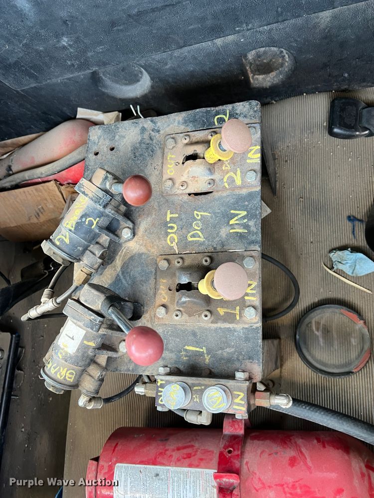 image for item DJ7658 1981 Freightliner FLC-12064-T  winch truck