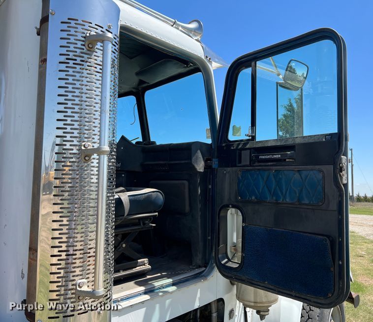 image for item DJ7658 1981 Freightliner FLC-12064-T  winch truck