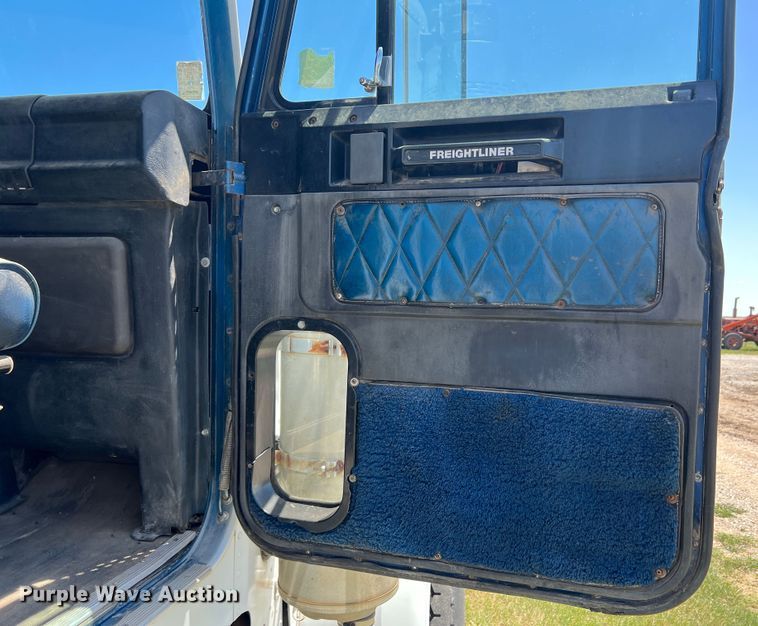 image for item DJ7658 1981 Freightliner FLC-12064-T  winch truck