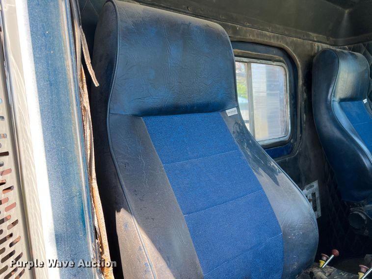 image for item DJ7658 1981 Freightliner FLC-12064-T  winch truck