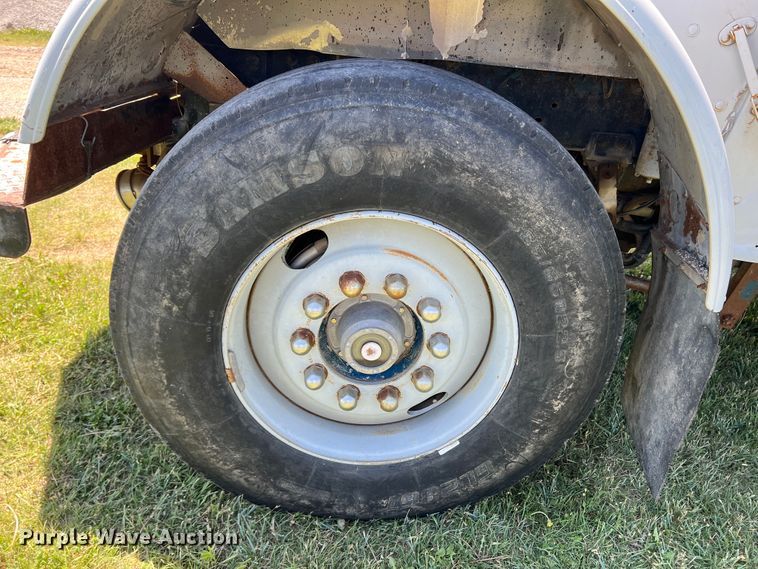 image for item DJ7658 1981 Freightliner FLC-12064-T  winch truck