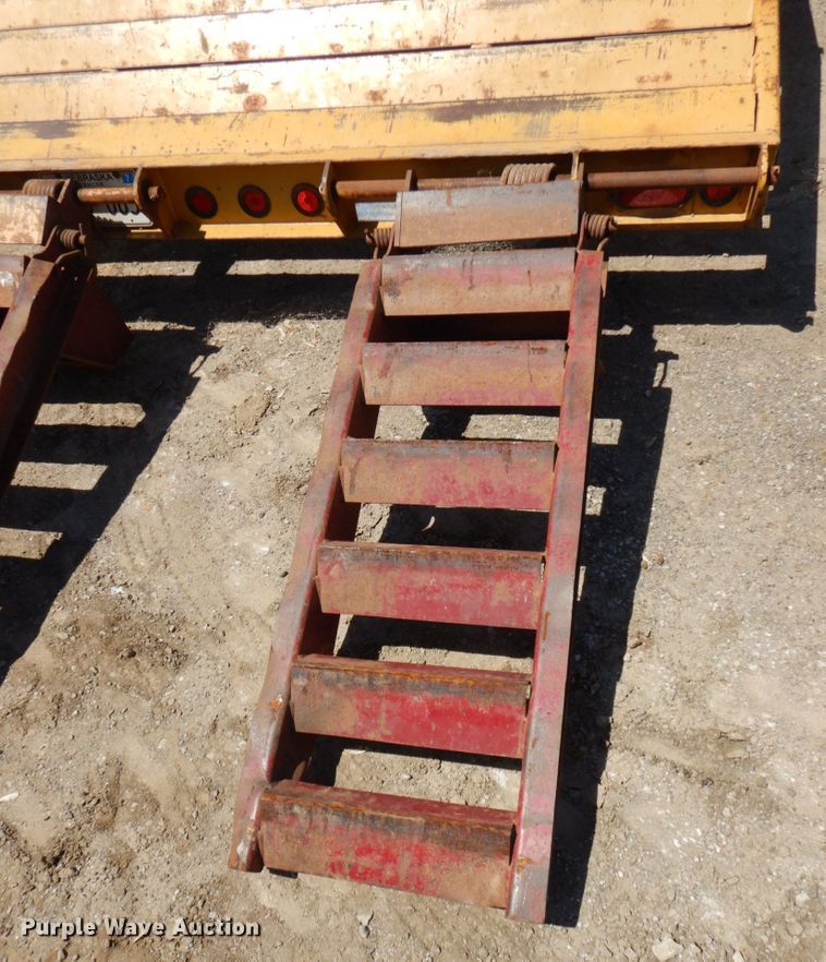 image for item DK0481 2005 Towmaster T-18  equipment trailer